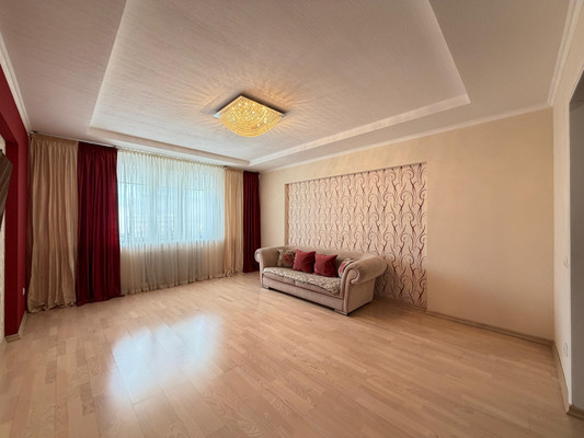 Продам трехкомнатную (3-комн.) квартиру, Московская ул, 7, Нальчик г