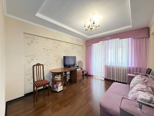 Продам трехкомнатную (3-комн.) квартиру, Московская ул, 7, Нальчик г