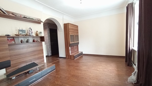 Продам трехкомнатную (3-комн.) квартиру, Черноморская ул, 10, Армавир г