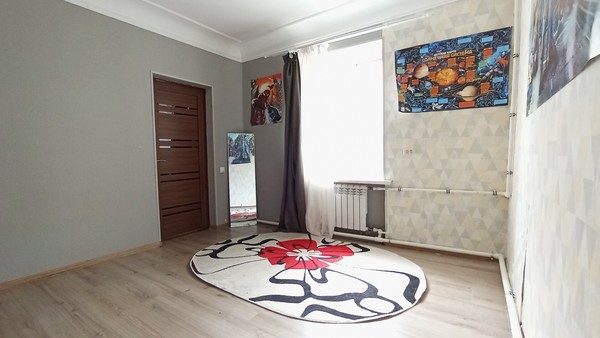 Продам трехкомнатную (3-комн.) квартиру, Черноморская ул, 10, Армавир г
