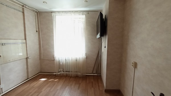Продам трехкомнатную (3-комн.) квартиру, Черноморская ул, 10, Армавир г