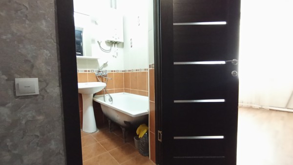 Продам трехкомнатную (3-комн.) квартиру, Черноморская ул, 10, Армавир г
