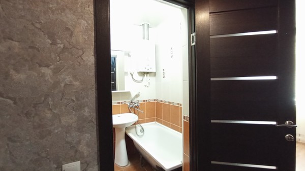 Продам трехкомнатную (3-комн.) квартиру, Черноморская ул, 10, Армавир г