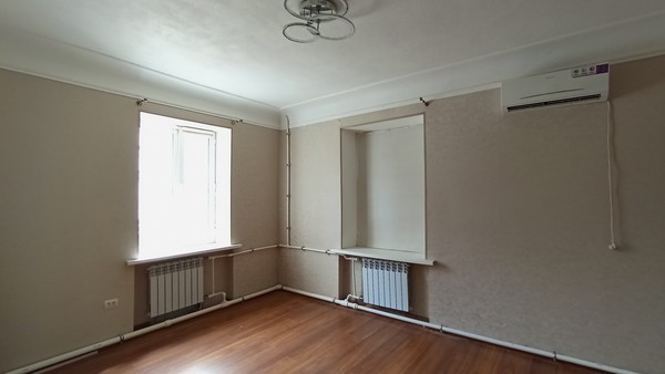 Продам трехкомнатную (3-комн.) квартиру, Черноморская ул, 10, Армавир г