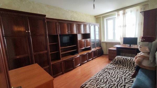 Продам трехкомнатную (3-комн.) квартиру, Горчакова ул, 1к2, Москва г