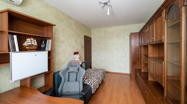 Продам трехкомнатную (3-комн.) квартиру, Горчакова ул, 1к2, Москва г