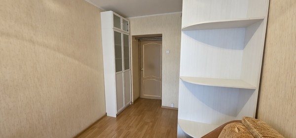 Продам трехкомнатную (3-комн.) квартиру, Ленинский пр-кт, 138/5, Санкт-Петербург г