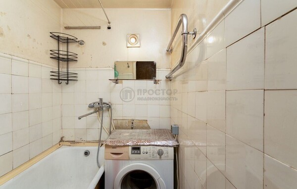 Продам двухкомнатную (2-комн.) квартиру, Ангарская ул, 3, Москва г