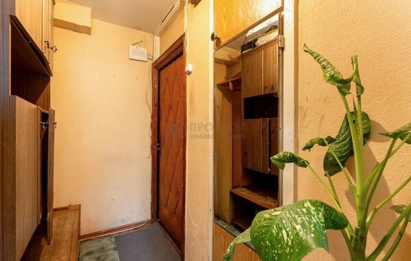 Продам двухкомнатную (2-комн.) квартиру, Ангарская ул, 3, Москва г