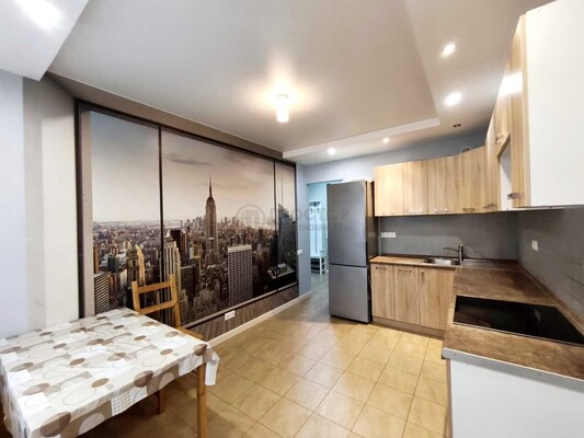 Продам двухкомнатную (2-комн.) квартиру, Красногорский б-р, 24, Красногорск г