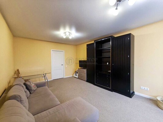 Продам двухкомнатную (2-комн.) квартиру, Красногорский б-р, 24, Красногорск г