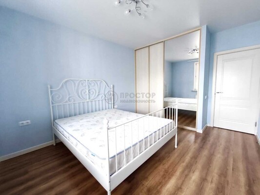 Продам двухкомнатную (2-комн.) квартиру, Красногорский б-р, 24, Красногорск г