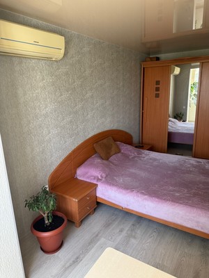 Продам трехкомнатную (3-комн.) квартиру, Советская ул, 6, Саки г