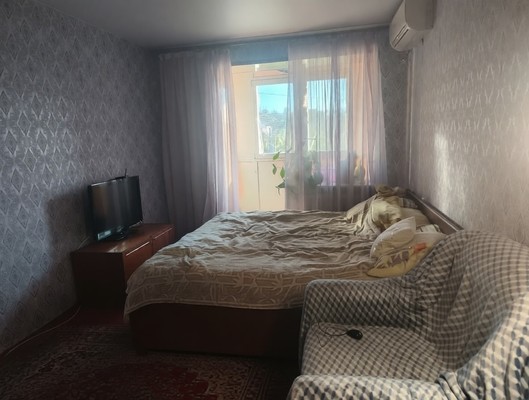 Продам двухкомнатную (2-комн.) квартиру, Энергетиков ул, 2, Грэсовский пгт