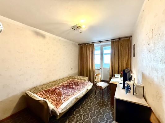 Продам двухкомнатную (2-комн.) квартиру, Первомайская ул, 1, Симферополь г