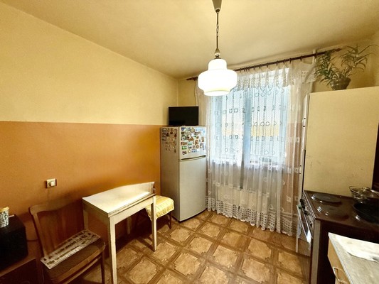 Продам двухкомнатную (2-комн.) квартиру, Первомайская ул, 1, Симферополь г