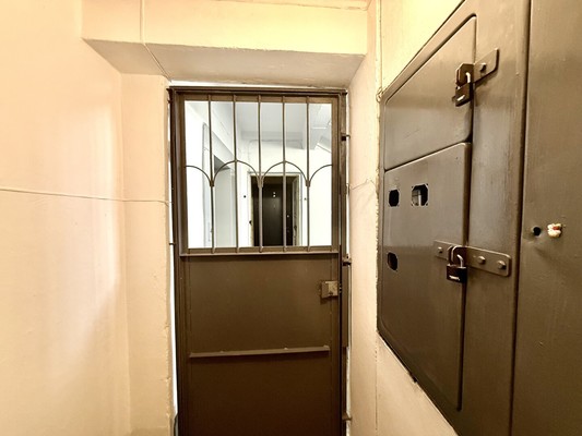 Продам двухкомнатную (2-комн.) квартиру, Первомайская ул, 1, Симферополь г