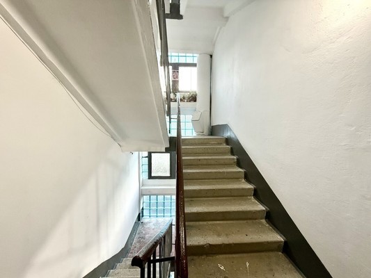 Продам двухкомнатную (2-комн.) квартиру, Первомайская ул, 1, Симферополь г