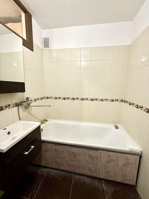 Продам двухкомнатную (2-комн.) квартиру, Первомайская ул, 1, Симферополь г