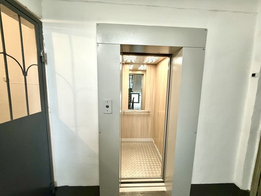 Продам двухкомнатную (2-комн.) квартиру, Первомайская ул, 1, Симферополь г