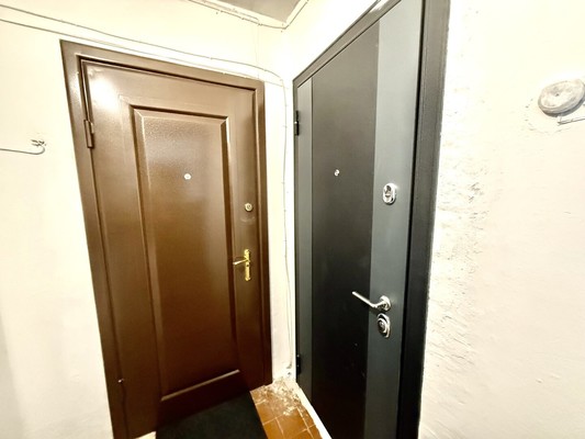 Продам двухкомнатную (2-комн.) квартиру, Первомайская ул, 1, Симферополь г