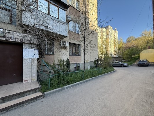 Продам двухкомнатную (2-комн.) квартиру, Первомайская ул, 1, Симферополь г