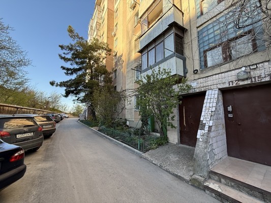 Продам двухкомнатную (2-комн.) квартиру, Первомайская ул, 1, Симферополь г