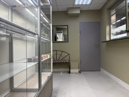 Продам торговое помещение 47,1 м2, У.Громовой ул, 5-7, Калининград г