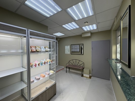 Продам торговое помещение 47,1 м2, У.Громовой ул, 5-7, Калининград г