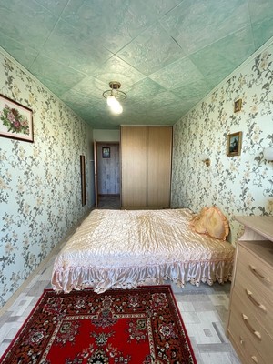 Продам двухкомнатную (2-комн.) квартиру, Большая ул, 165, Ишим г