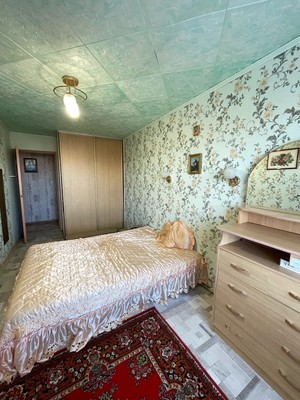 Продам двухкомнатную (2-комн.) квартиру, Большая ул, 165, Ишим г