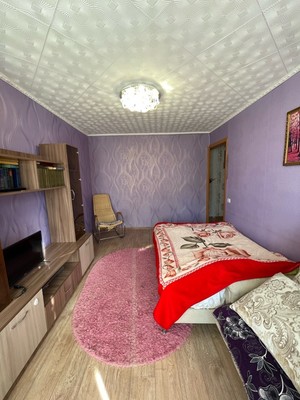 Продам двухкомнатную (2-комн.) квартиру, Большая ул, 165, Ишим г