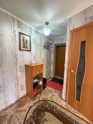 Продам двухкомнатную (2-комн.) квартиру, Большая ул, 165, Ишим г