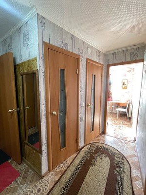 Продам двухкомнатную (2-комн.) квартиру, Большая ул, 165, Ишим г