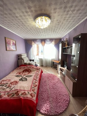 Продам двухкомнатную (2-комн.) квартиру, Большая ул, 165, Ишим г