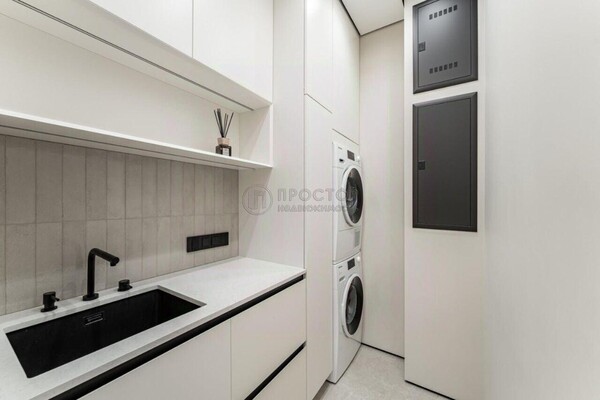 Продам двухкомнатную (2-комн.) квартиру, Мосфильмовская ул, 70к2, Москва г