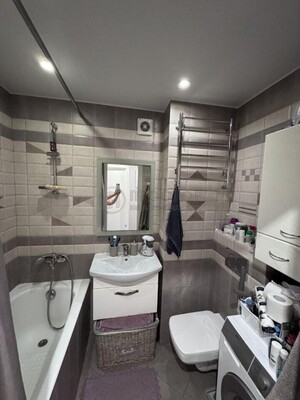 Продам двухкомнатную (2-комн.) квартиру, Чертановская ул, 50к2, Москва г