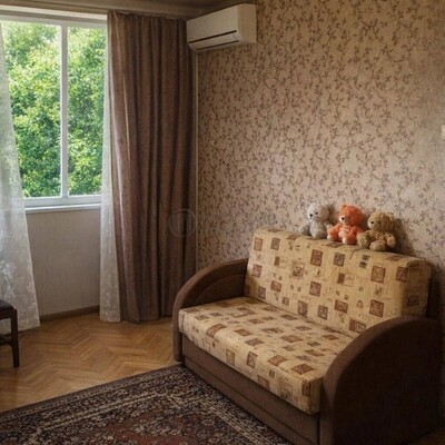 Продам однокомнатную (1-комн.) квартиру, Осенний б-р, 18к2, Москва г