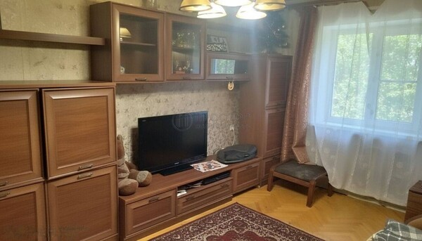 Продам однокомнатную (1-комн.) квартиру, Осенний б-р, 18к2, Москва г