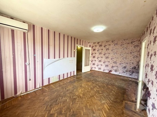 Продам двухкомнатную (2-комн.) квартиру, Кирова пр-кт, 14, Симферополь г