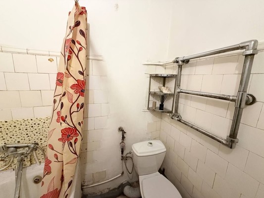 Продам двухкомнатную (2-комн.) квартиру, Кирова пр-кт, 14, Симферополь г