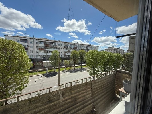 Продам двухкомнатную (2-комн.) квартиру, Кирова пр-кт, 14, Симферополь г