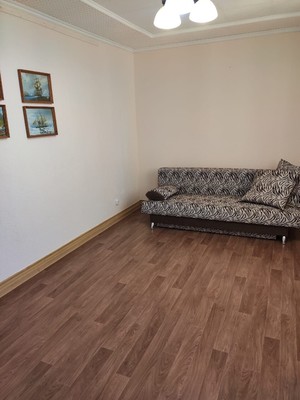 Продам трехкомнатную (3-комн.) квартиру, Ковыльная ул, 54, Симферополь г