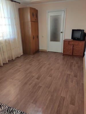 Продам трехкомнатную (3-комн.) квартиру, Ковыльная ул, 54, Симферополь г