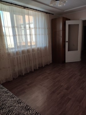 Продам трехкомнатную (3-комн.) квартиру, Ковыльная ул, 54, Симферополь г