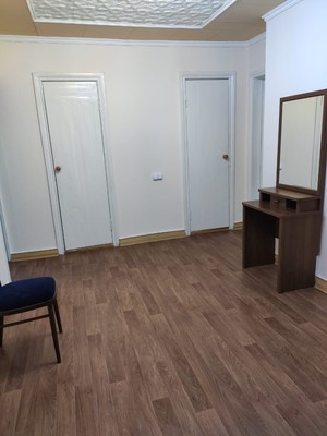 Продам трехкомнатную (3-комн.) квартиру, Ковыльная ул, 54, Симферополь г