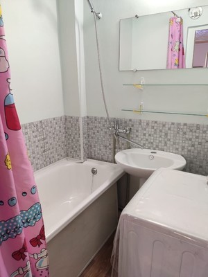 Продам трехкомнатную (3-комн.) квартиру, Ковыльная ул, 54, Симферополь г