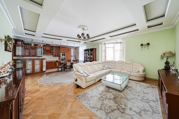 Продам трехкомнатную (3-комн.) квартиру, Хачатуряна ул, 12к1, Москва г