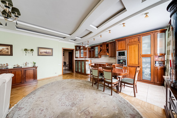 Продам трехкомнатную (3-комн.) квартиру, Хачатуряна ул, 12к1, Москва г