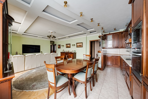 Продам трехкомнатную (3-комн.) квартиру, Хачатуряна ул, 12к1, Москва г